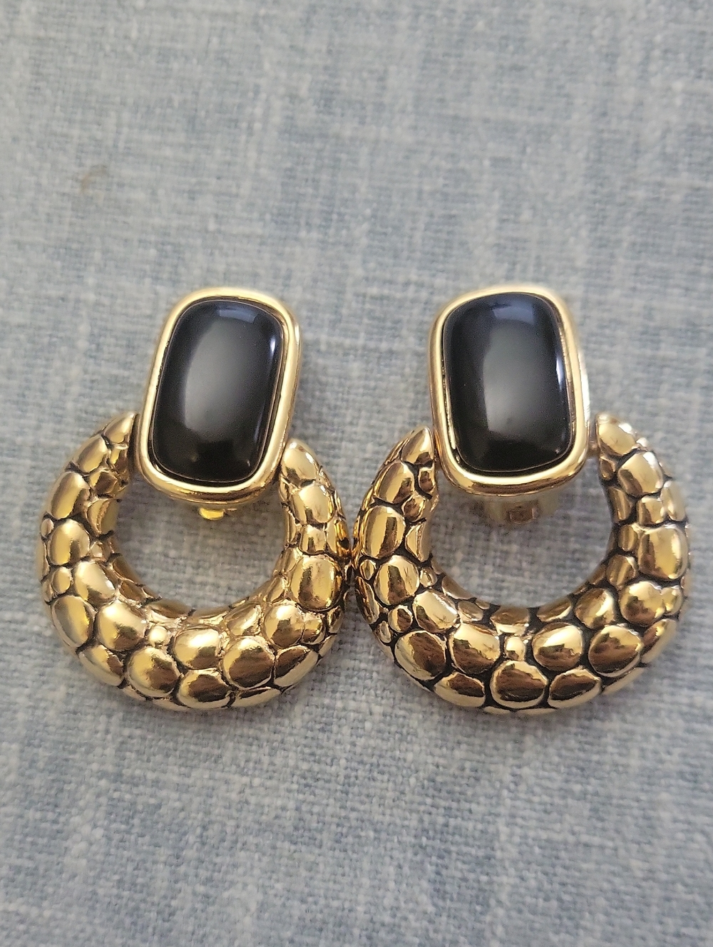 Vintage GIVENCHY Signed 4G Logo Gold Plated Pebbled Door Knocker Clip-On Earring